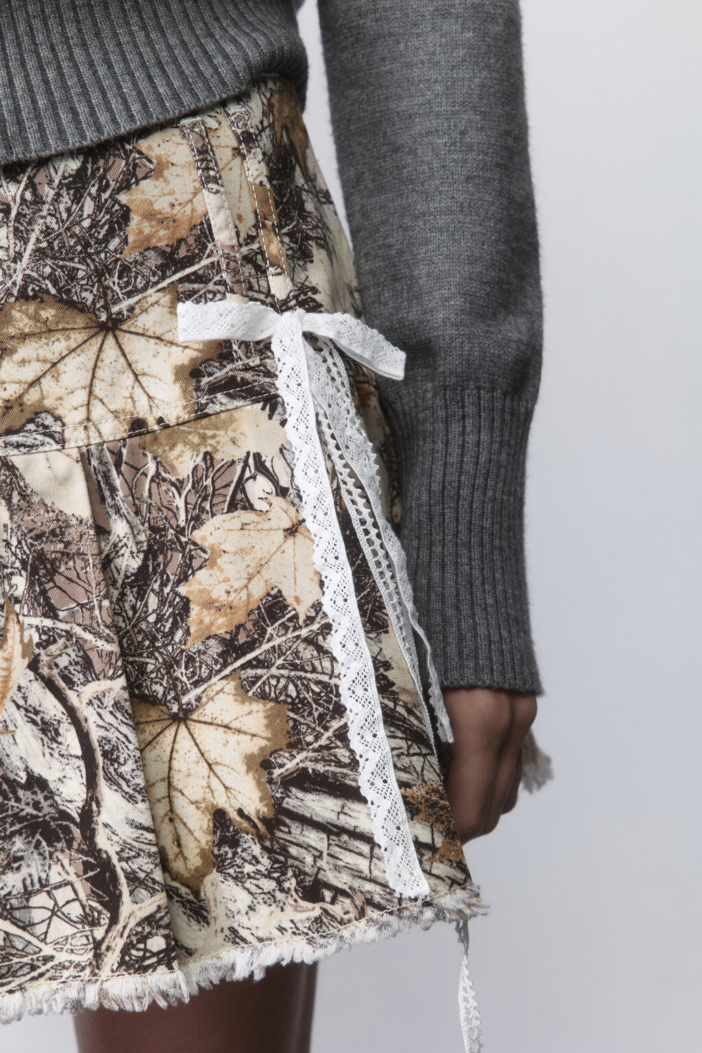 Юбка мини в складку с принтом и кружевом - цвет зеленый - 6