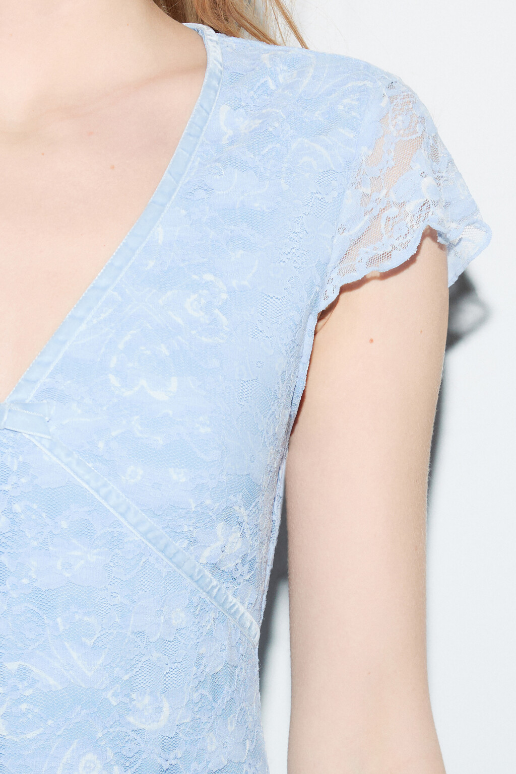 Платье мини с рукавами-крылышками - цвет голубой - 7