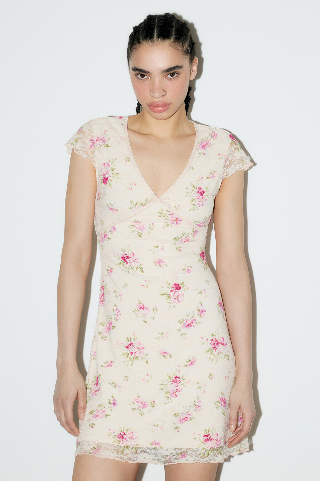 Платье мини с рукавами-крылышками - цвет бежевый - 3