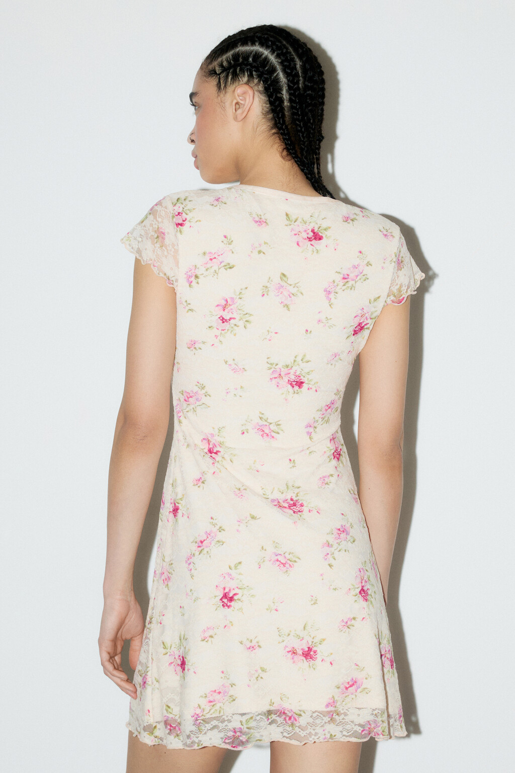 Платье мини с рукавами-крылышками - цвет бежевый - 4