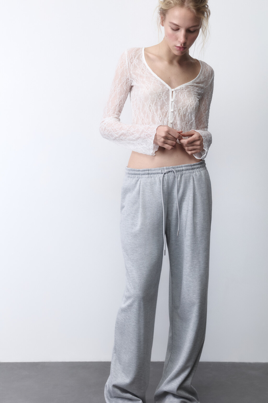 Лонгслив кружевной на пуговицах - цвет белый - 2