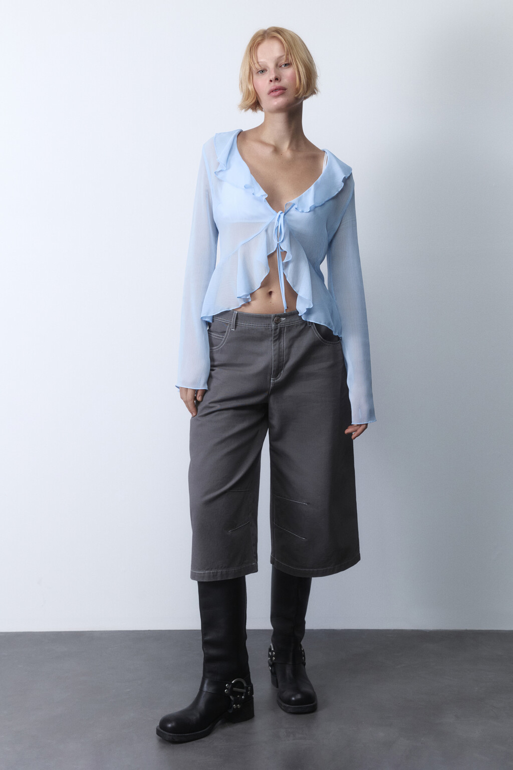 Блузка шифоновая на завязках с воланами - цвет голубой - 4