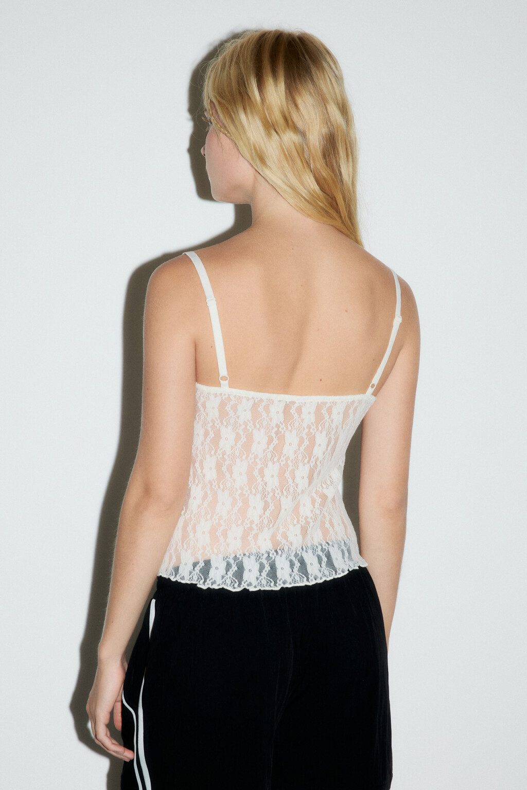 Топ кружевной на бретельках с оборками - цвет молочный - 3