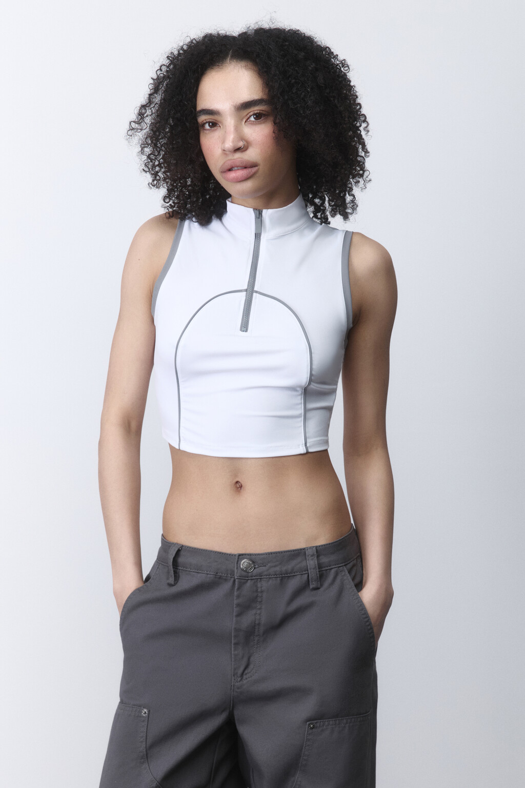 Топ облегающий с воротником на молнии - цвет белый - 2