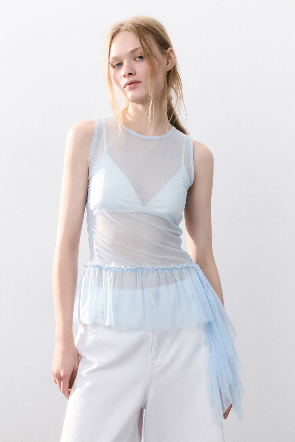 Топ из сетки с асимметричной баской - цвет голубой - 2