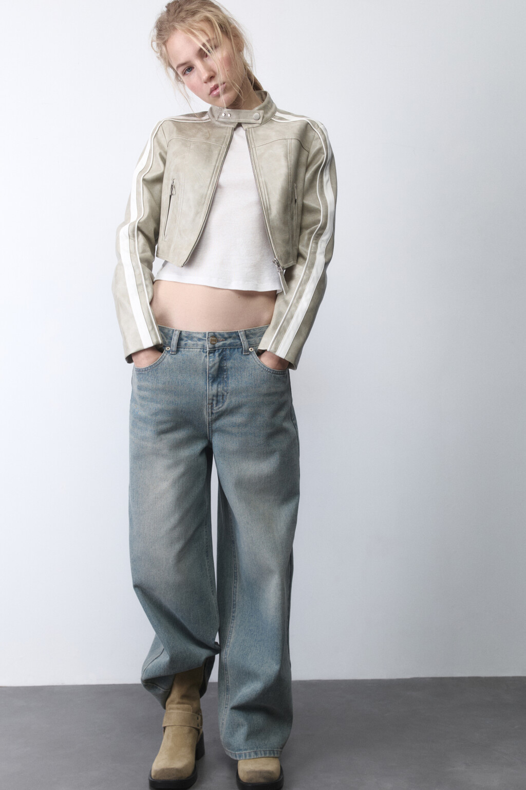 Куртка в байкерском стиле с лампасами - цвет бежевый - 2