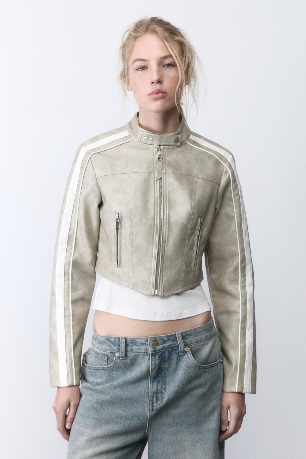 Куртка в байкерском стиле с лампасами - цвет бежевый - 3