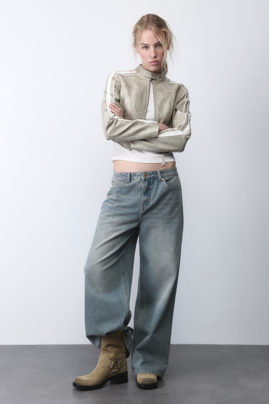 Куртка в байкерском стиле с лампасами - цвет бежевый - 5