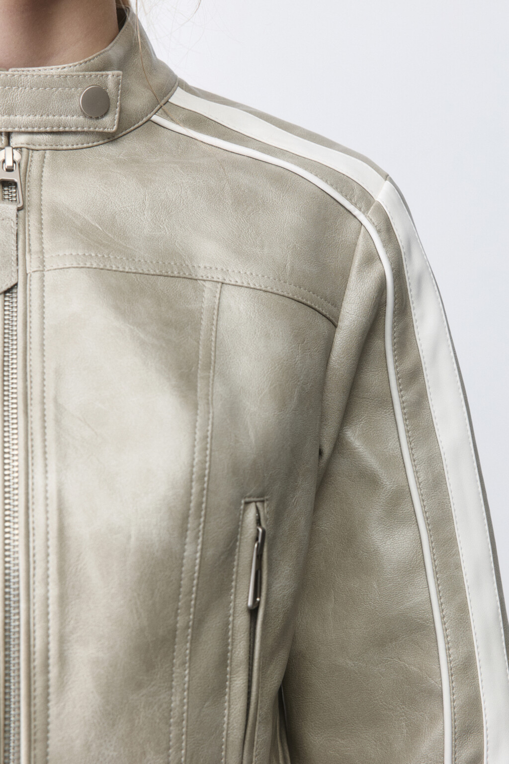 Куртка в байкерском стиле с лампасами - цвет бежевый - 6