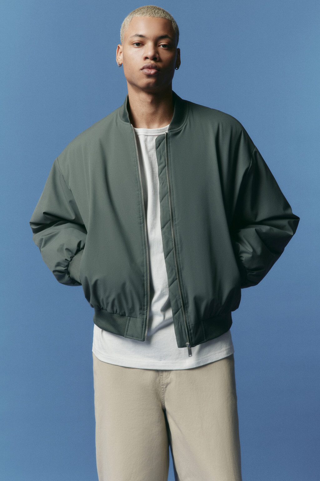 Куртка-бомбер короткая на утеплителе - цвет зеленый - 1