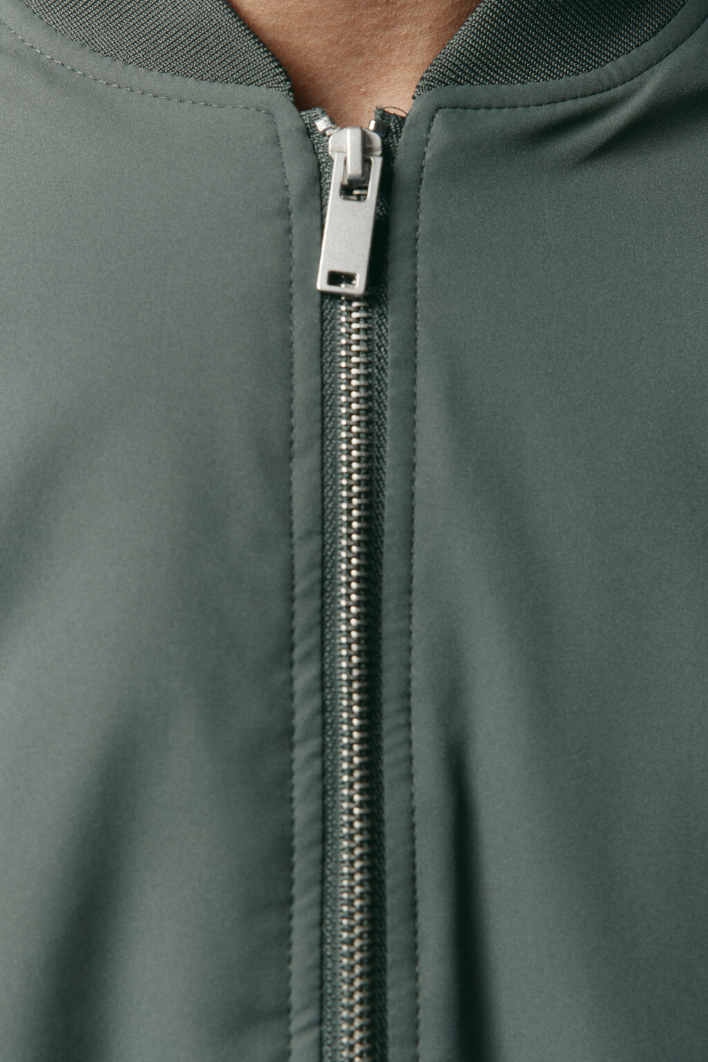 Куртка-бомбер короткая на утеплителе - цвет зеленый - 5