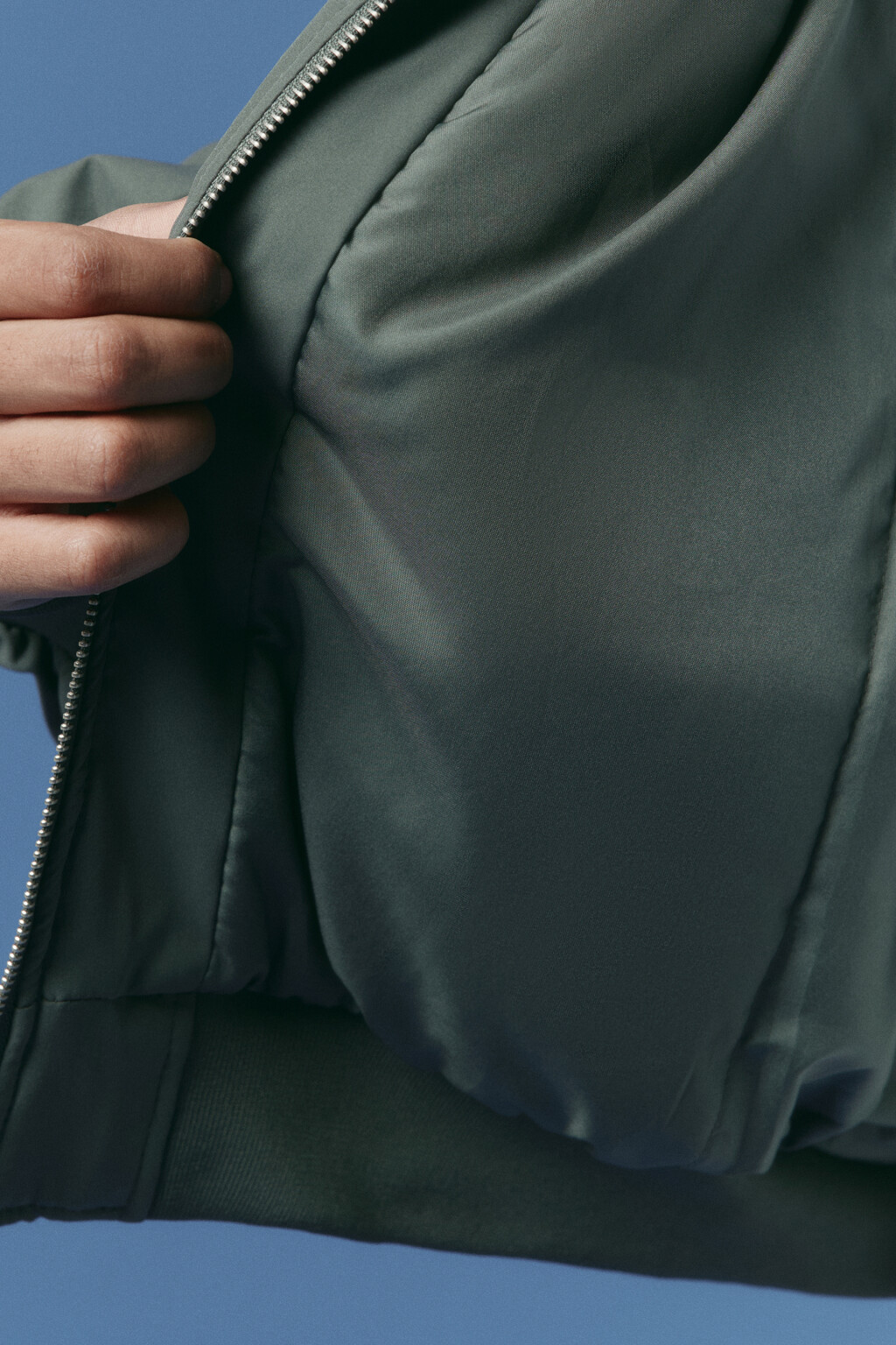 Куртка-бомбер короткая на утеплителе - цвет зеленый - 7