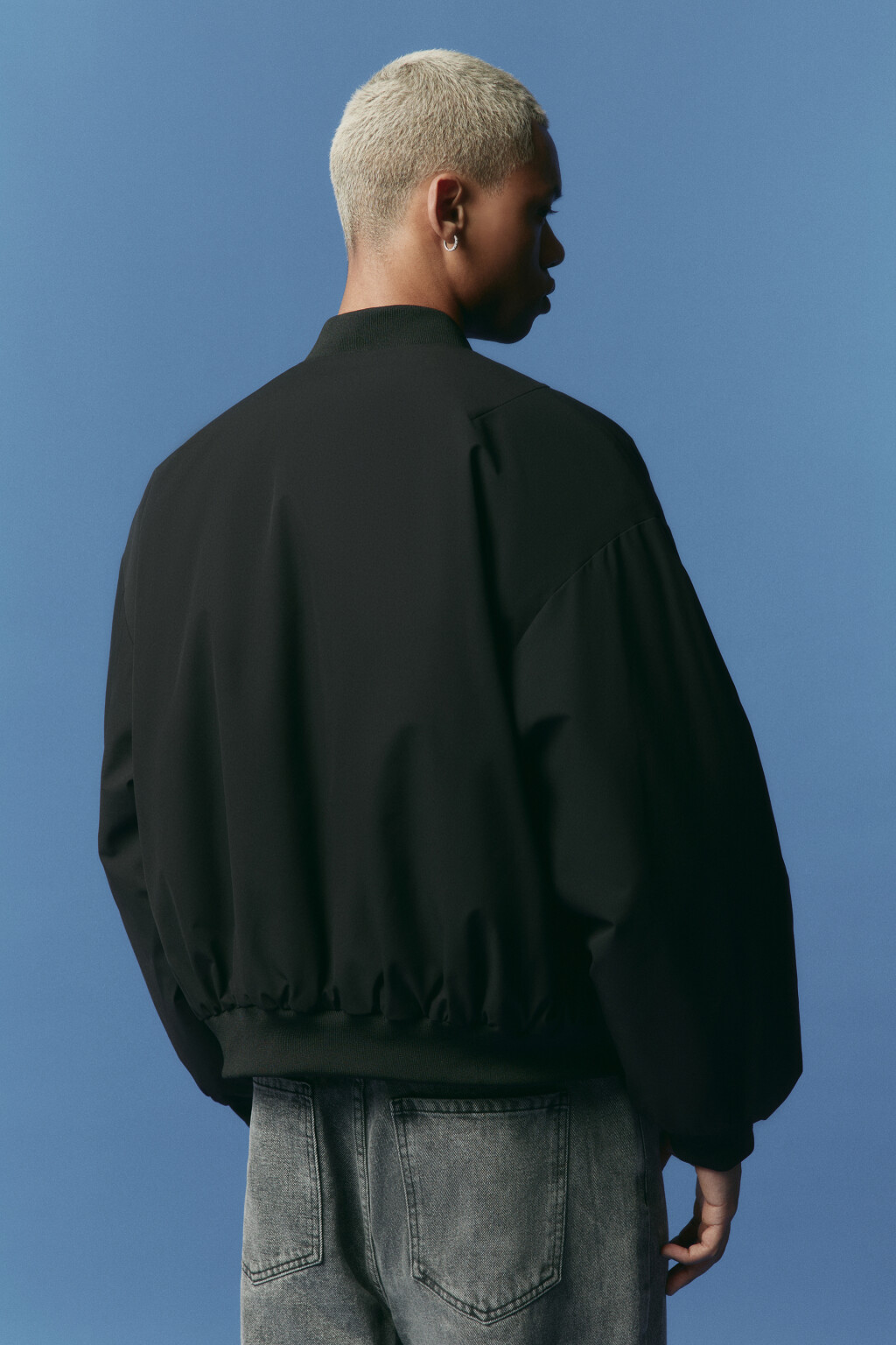 Куртка-бомбер короткая на утеплителе - цвет черный - 3