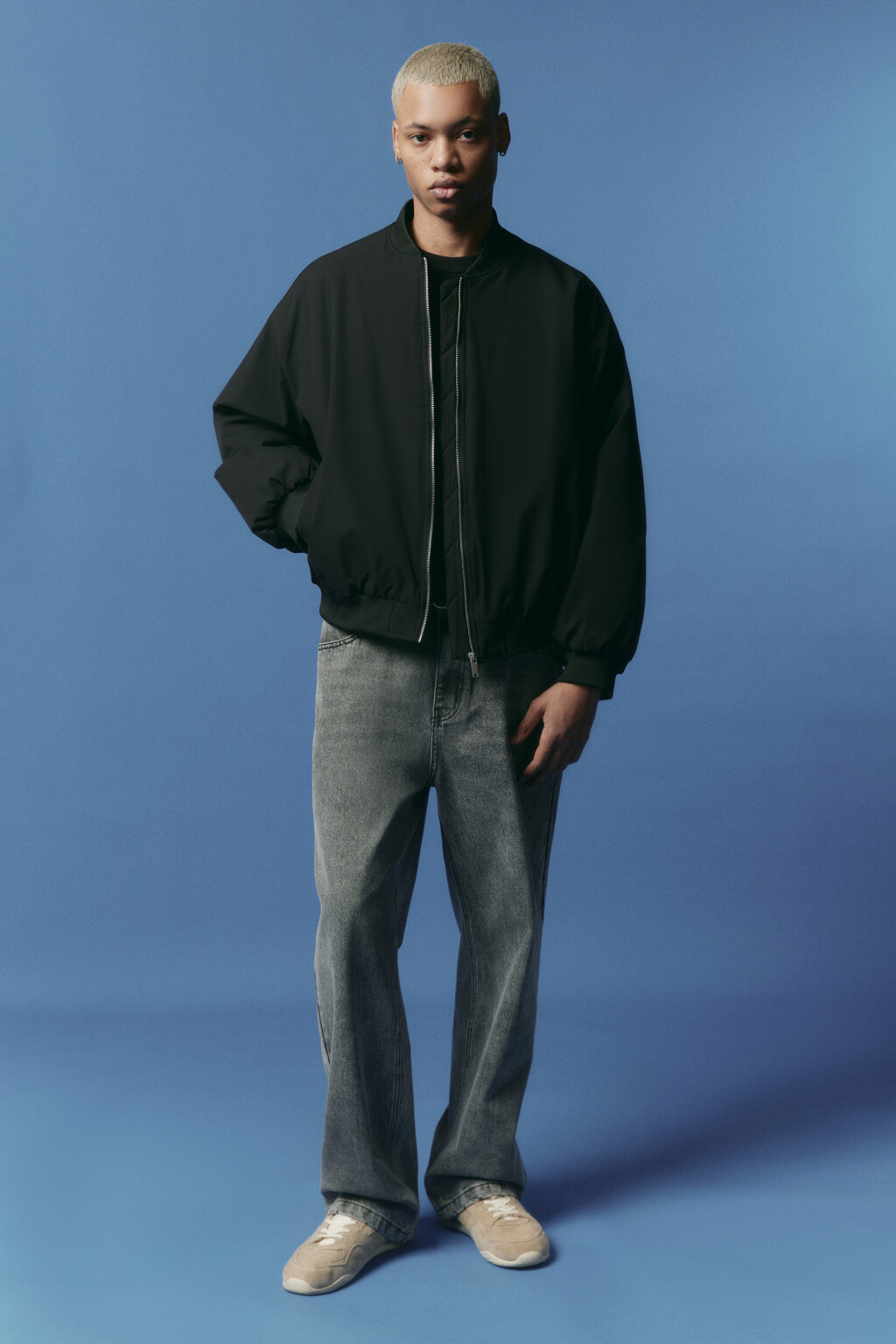 Куртка-бомбер короткая на утеплителе - цвет черный - 4