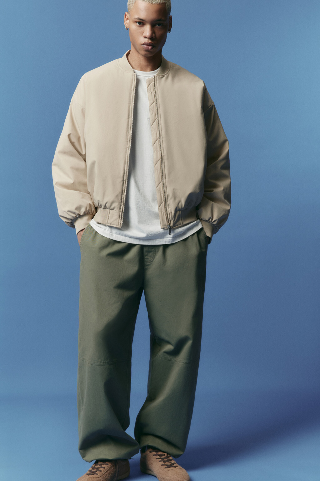 Куртка-бомбер короткая на утеплителе - цвет бежевый - 2