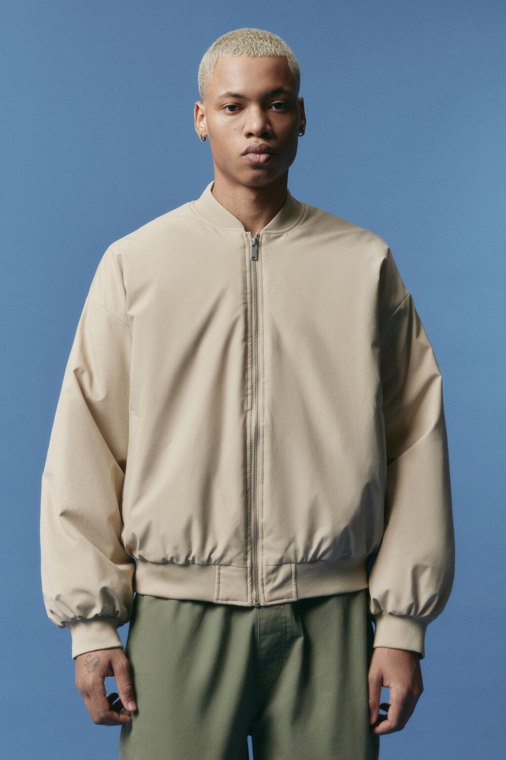 Куртка-бомбер короткая на утеплителе - цвет бежевый - 3