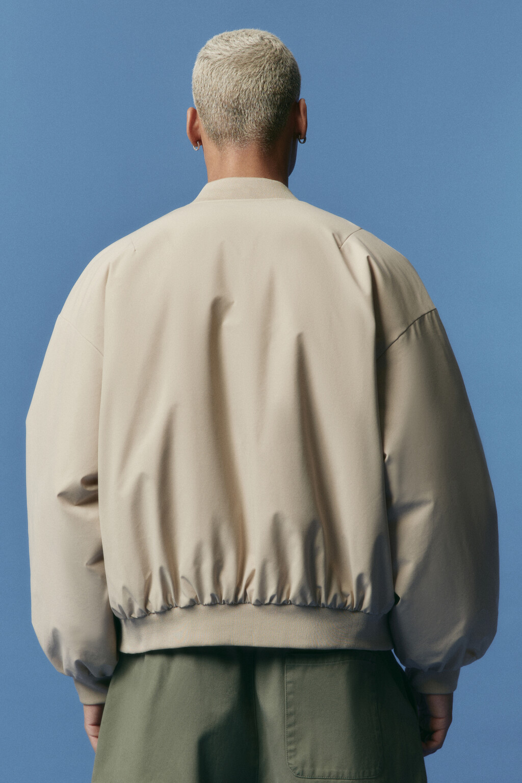 Куртка-бомбер короткая на утеплителе - цвет бежевый - 4