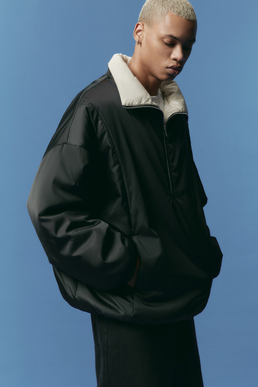 Куртка-анорак утепленная с воротником-стойкой - цвет черный - 2