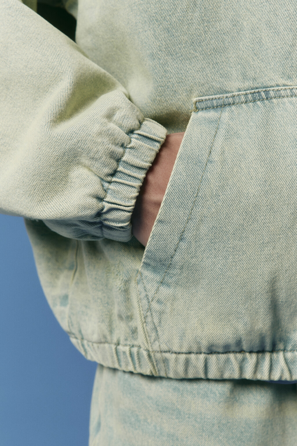 Куртка джинсовая на молнии с капюшоном - цвет зеленый - 7