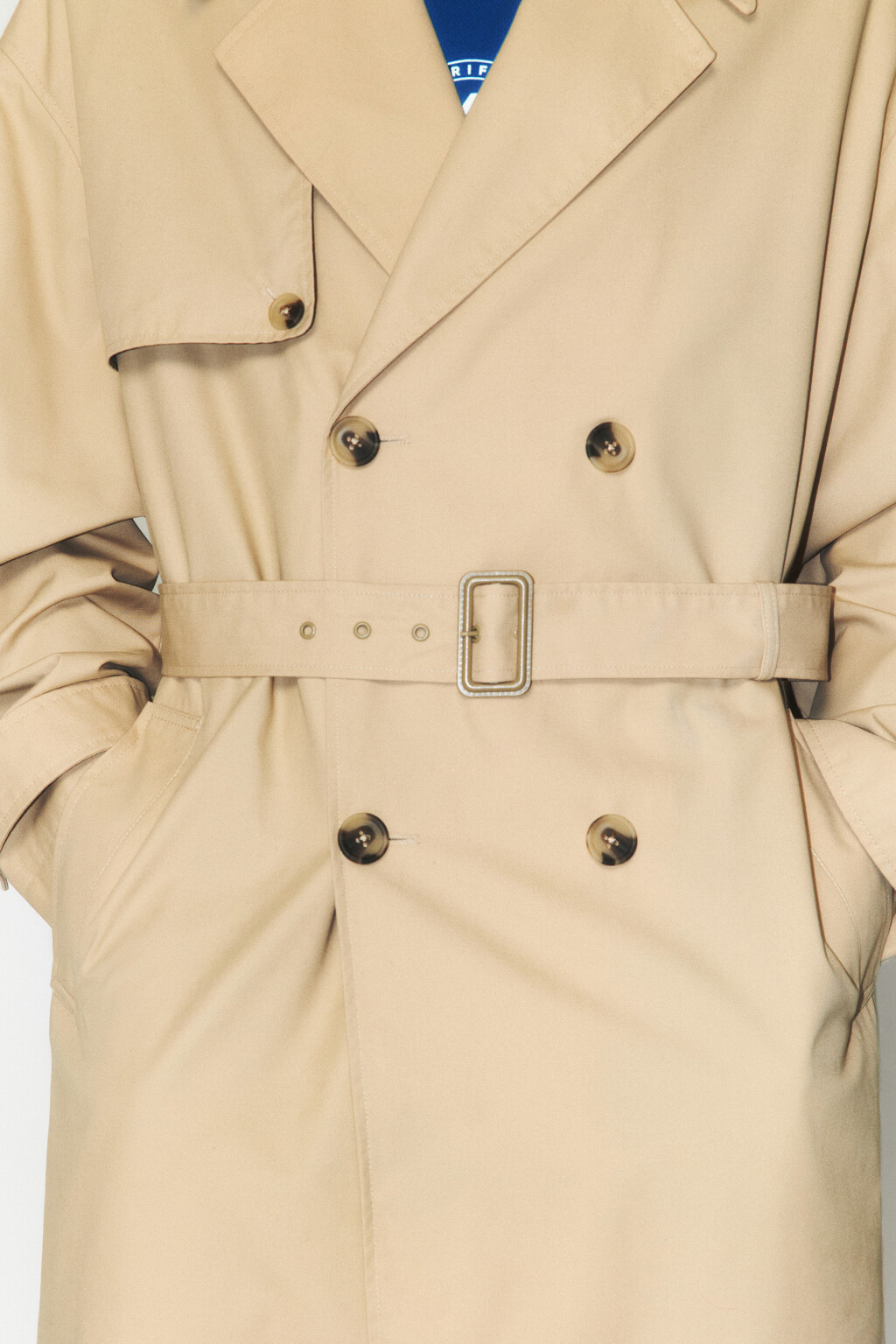 Плащ-тренчкот двубортный с поясом - цвет бежевый - 5