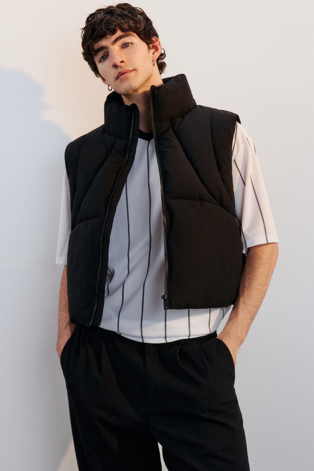 Жилет стеганый утепленный с утяжками по низу - цвет черный - 1