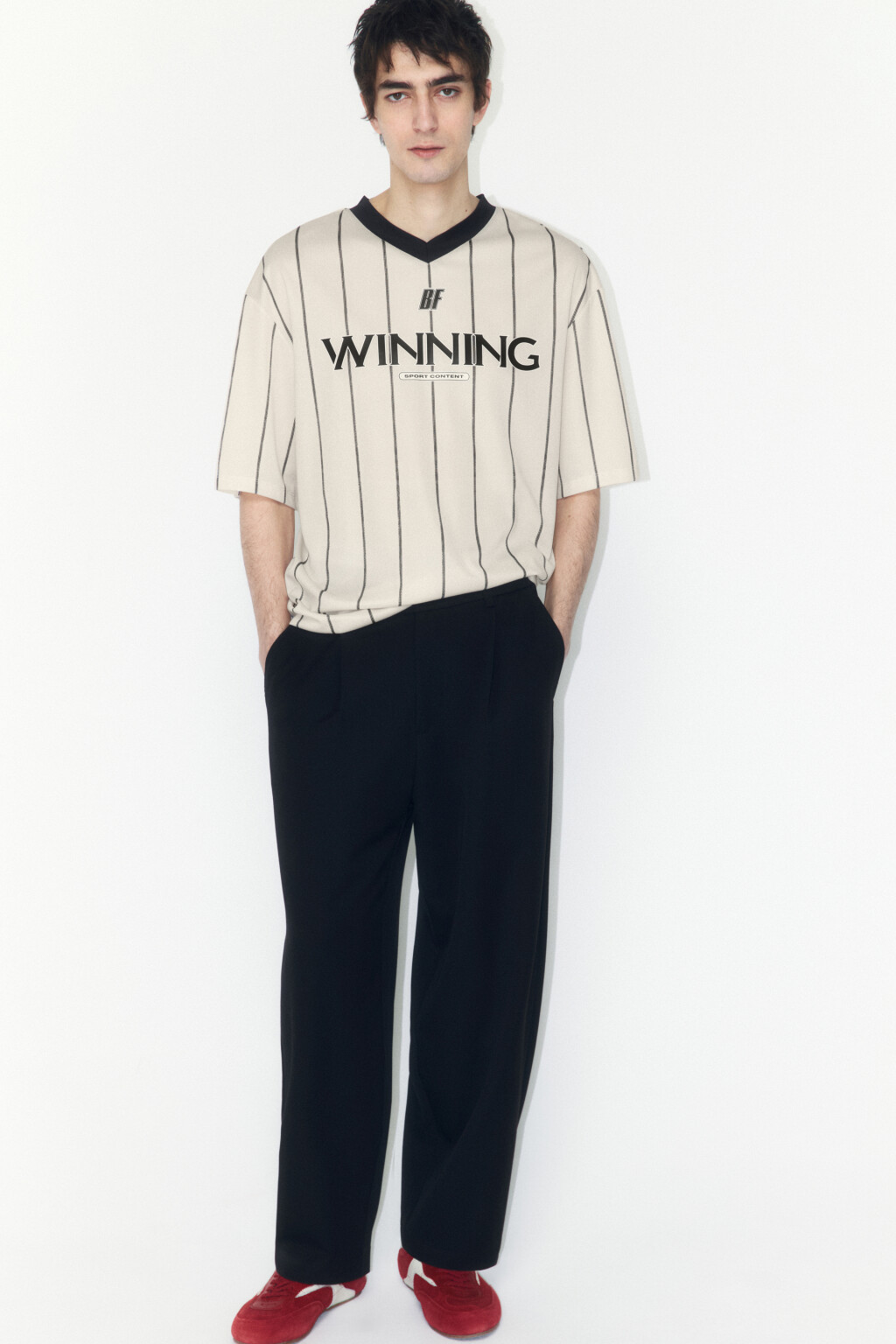 Брюки-бананы костюмные с резинкой на поясе - цвет черный - 2