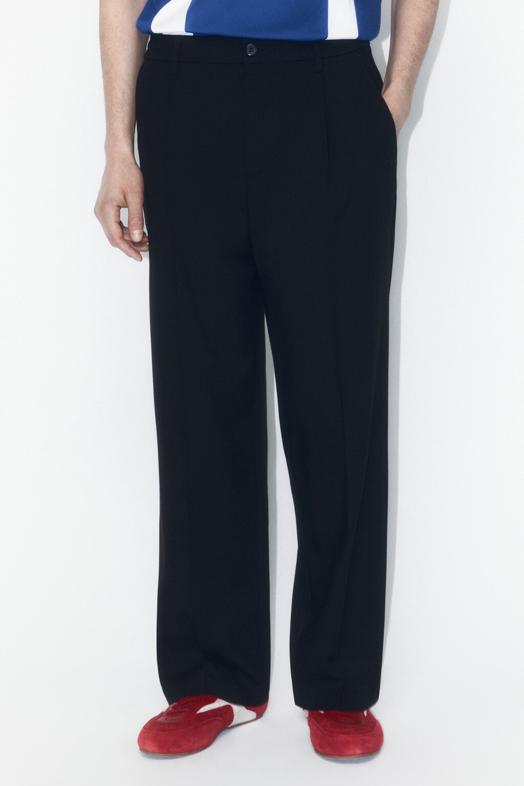 Брюки широкие костюмные со стрелками - цвет черный - 2