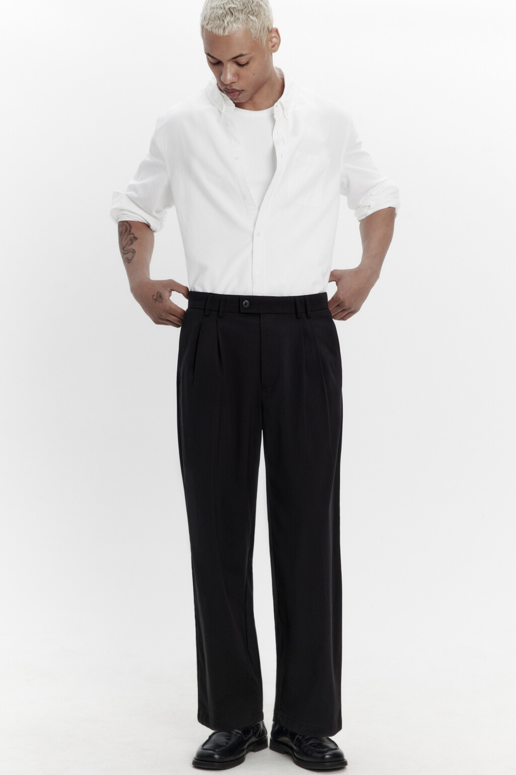 Брюки костюмные с защипами на поясе - цвет черный - 1