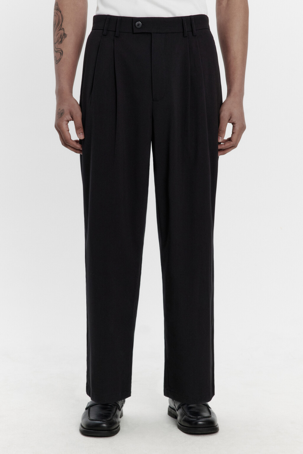 Брюки костюмные с защипами на поясе - цвет черный - 2