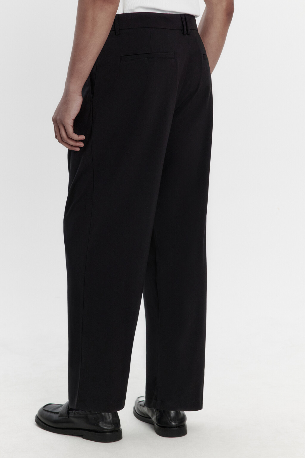 Брюки костюмные с защипами на поясе - цвет черный - 3