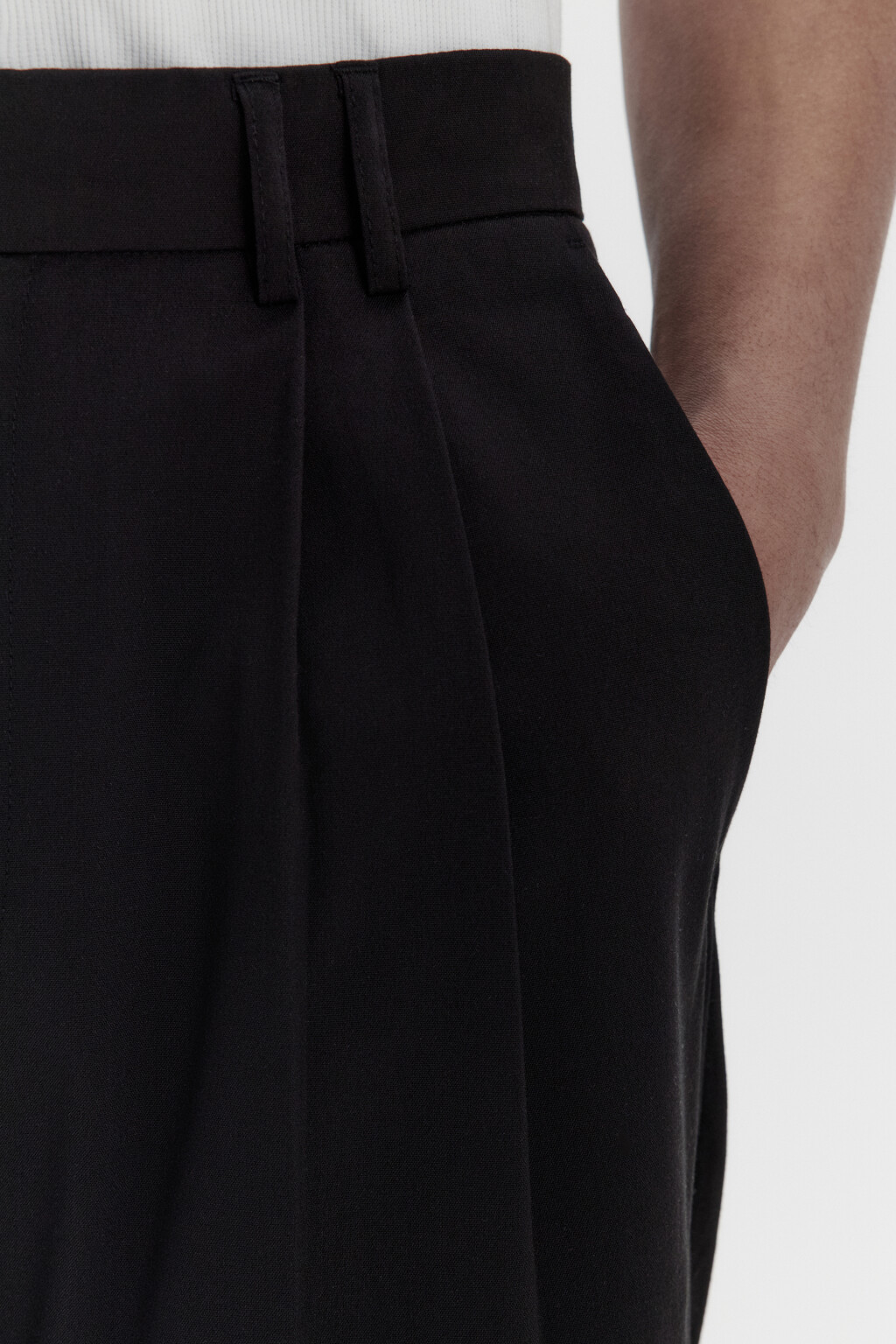 Брюки костюмные с защипами на поясе - цвет черный - 6