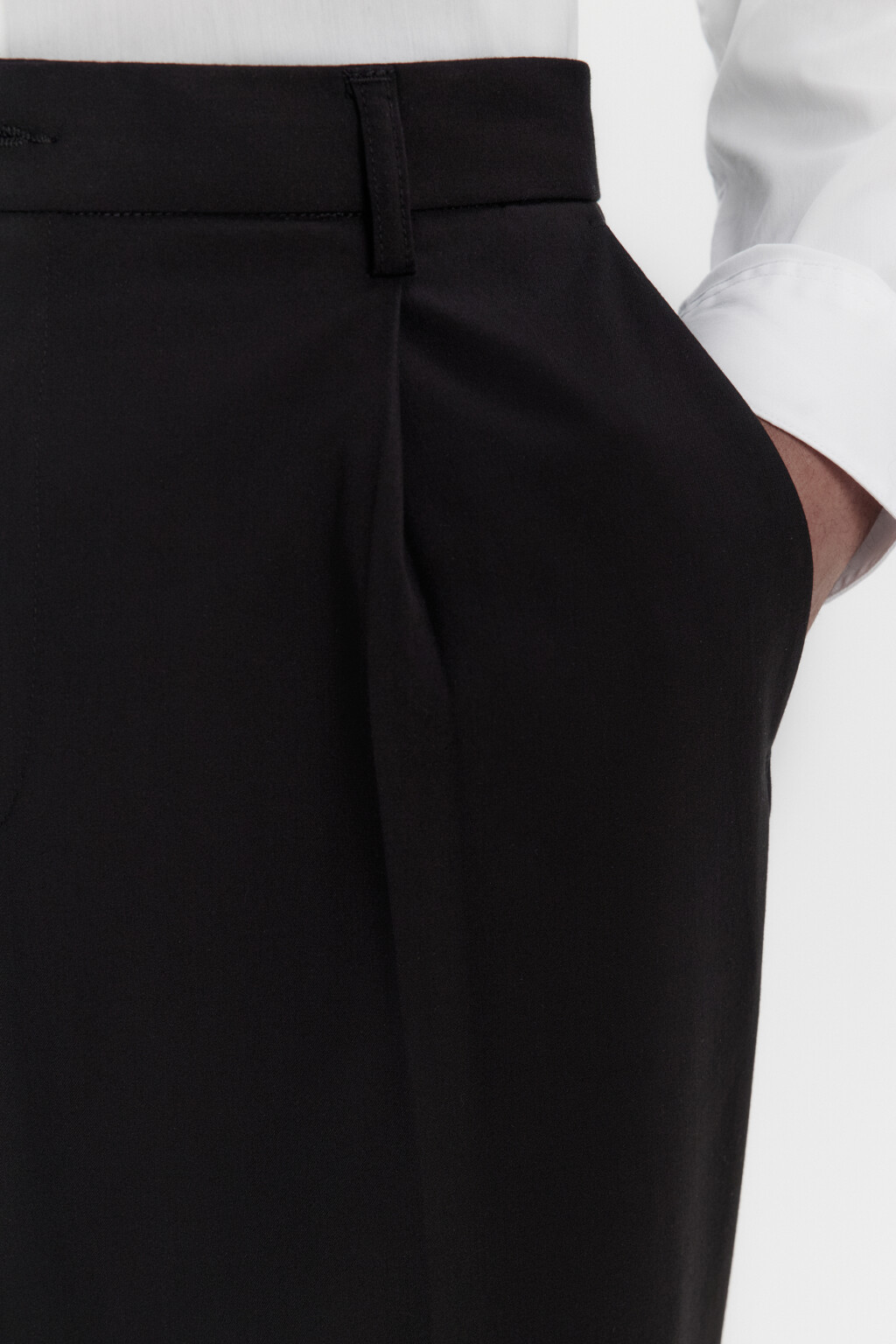Брюки костюмные со складками на поясе - цвет черный - 6