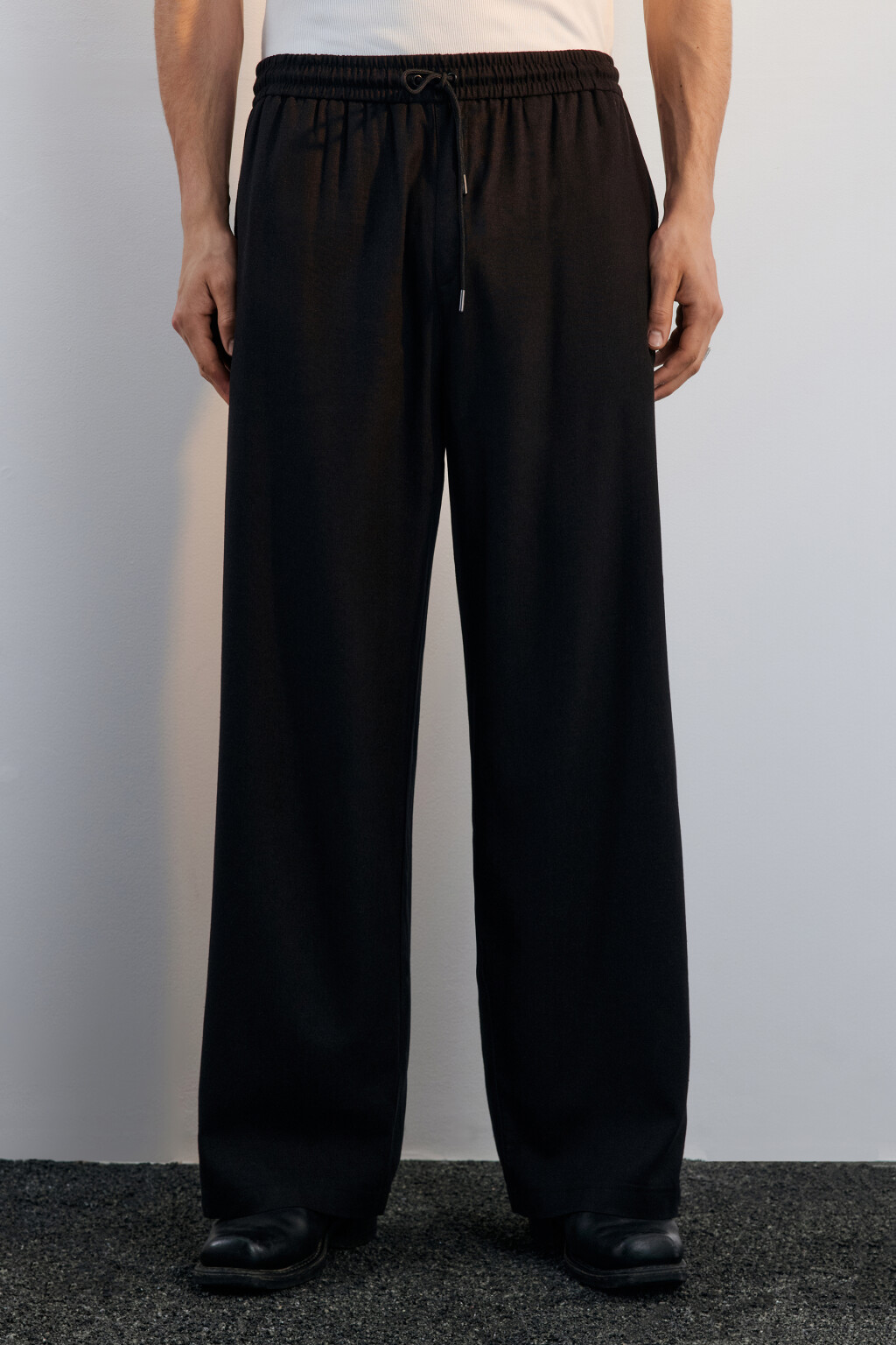 Брюки широкие льняные на завязках - цвет черный - 2