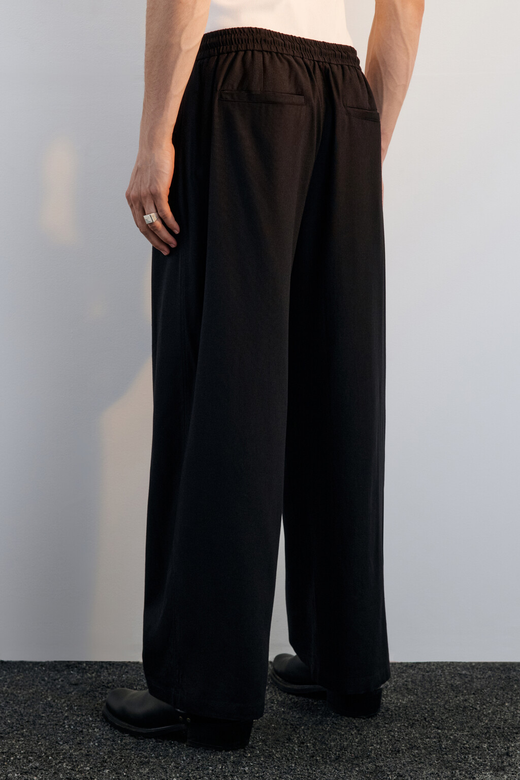 Брюки широкие льняные на завязках - цвет черный - 3