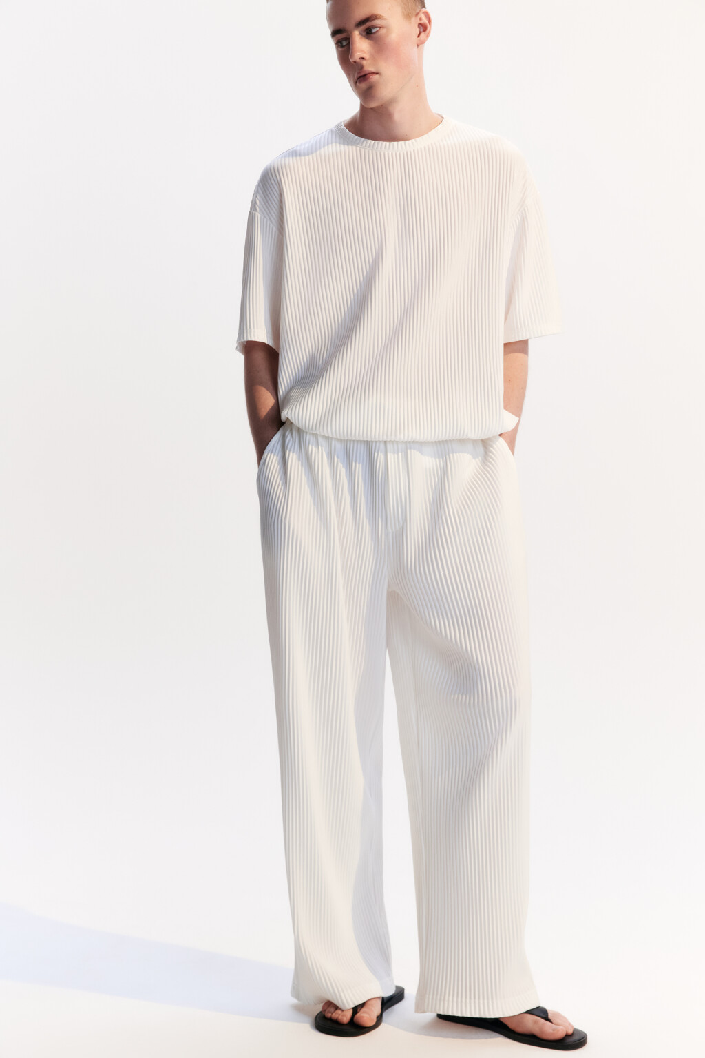 Брюки широкие из ткани в рубчик - цвет белый - 2