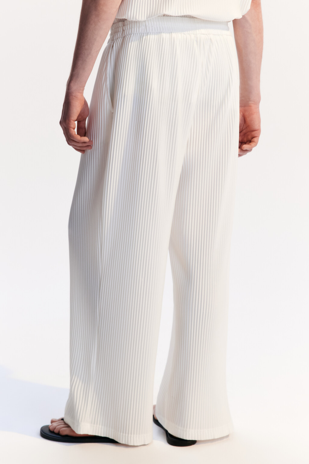 Брюки широкие из ткани в рубчик - цвет белый - 4