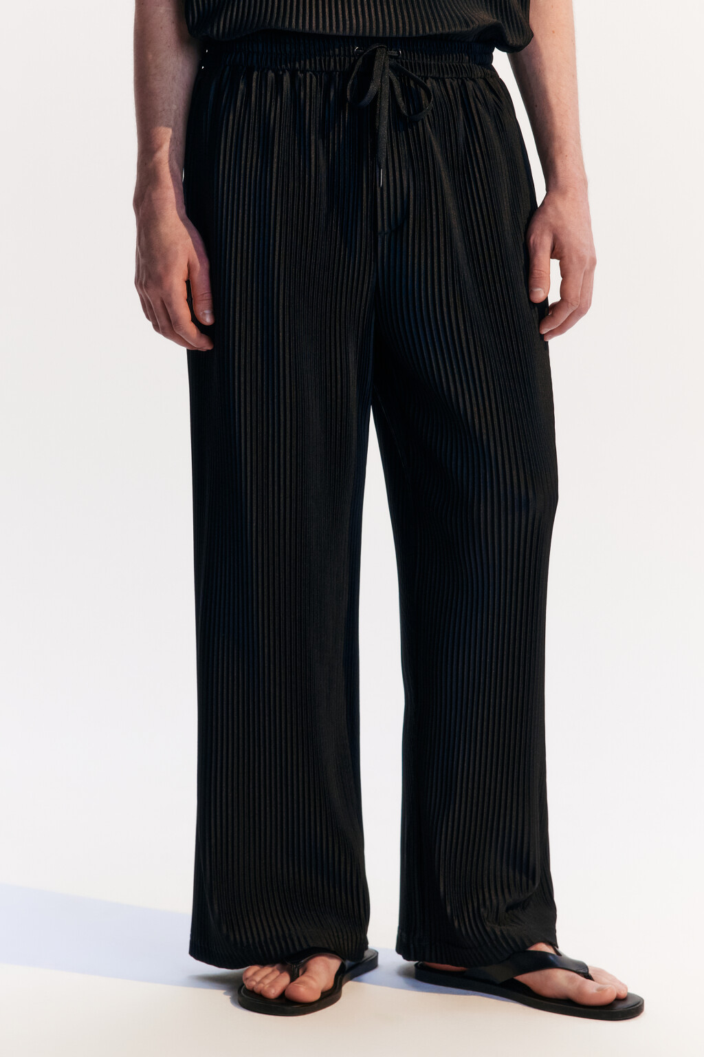 Брюки широкие из ткани в рубчик - цвет черный - 3