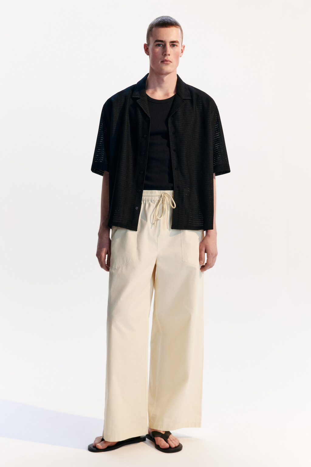 Брюки хлопковые с накладными карманами - цвет бежевый - 4