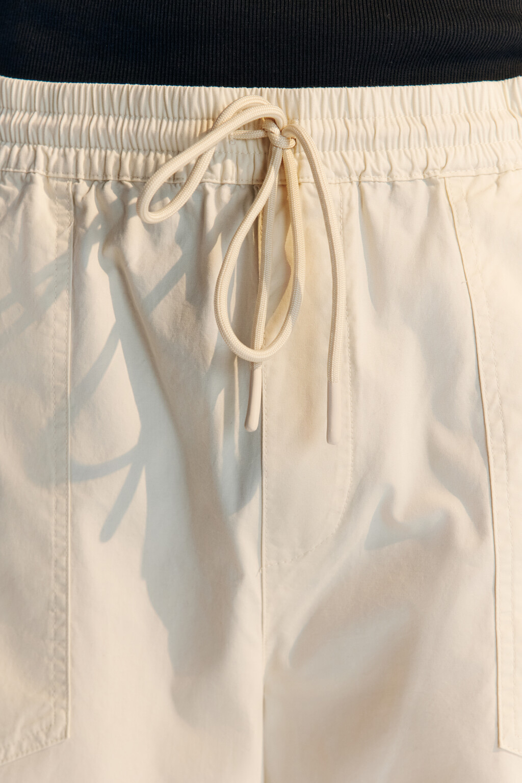 Брюки хлопковые с накладными карманами - цвет бежевый - 5