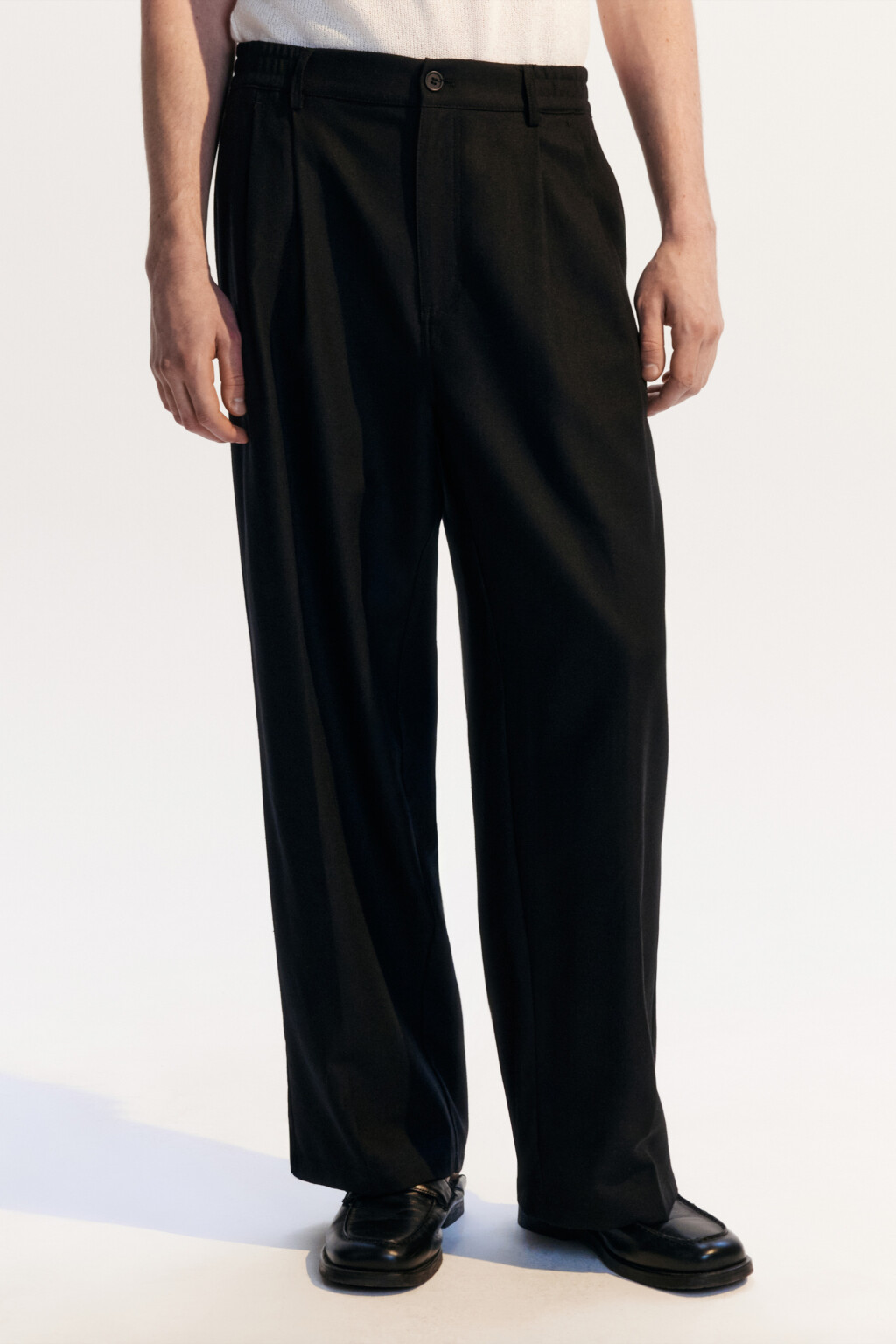 Брюки льняные с резинкой на поясе - цвет черный - 3