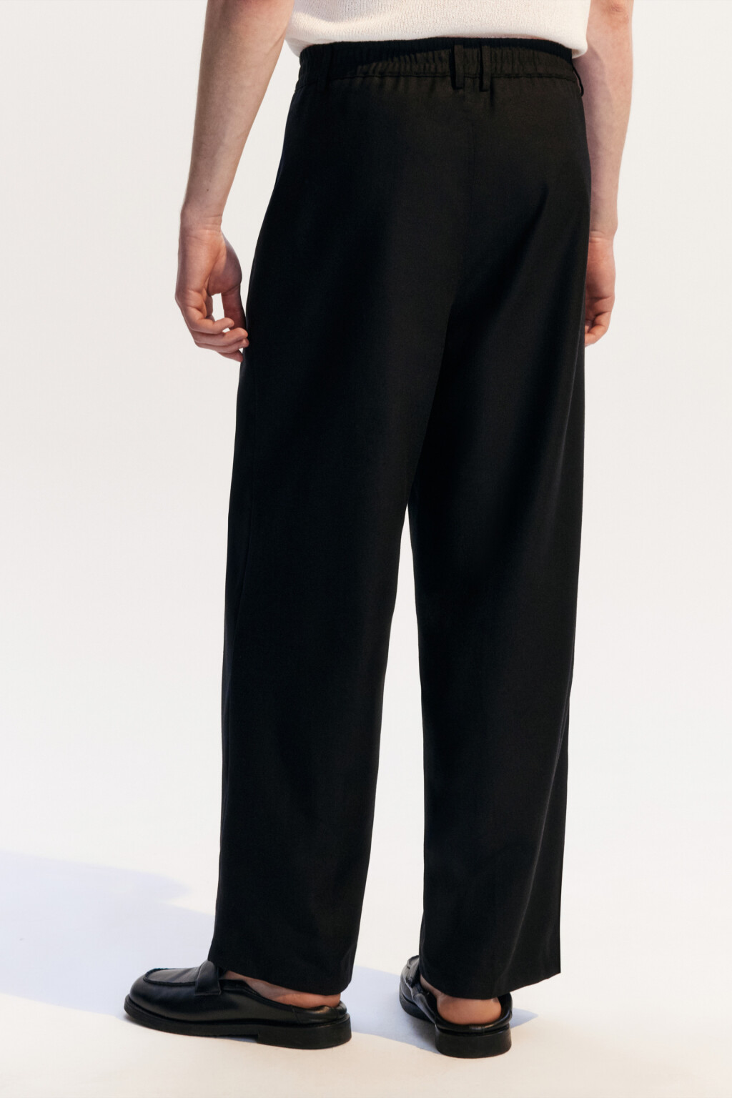 Брюки льняные с резинкой на поясе - цвет черный - 4