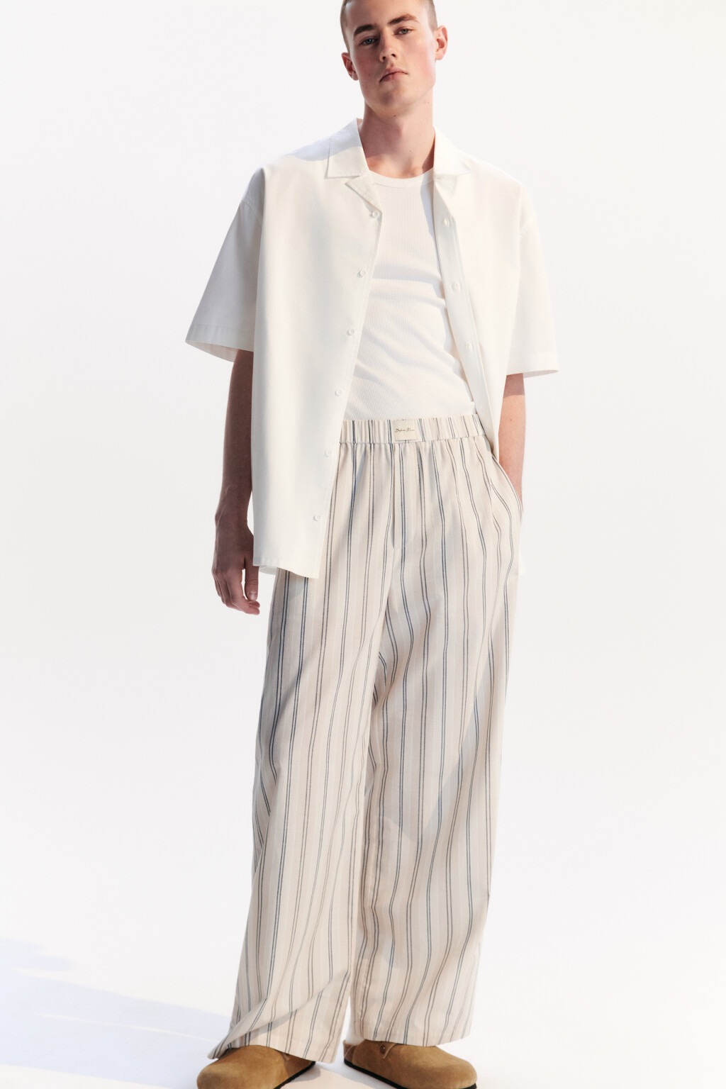 Брюки в полоску в пижамном стиле - цвет бежевый - 1