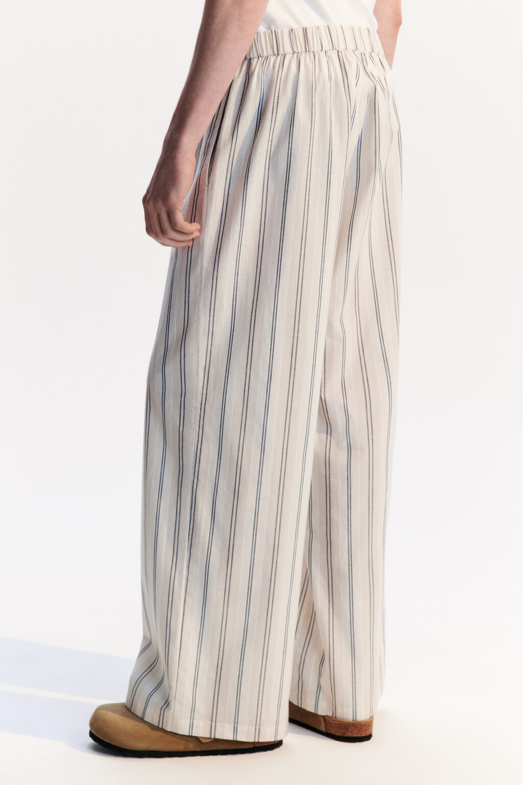Брюки в полоску в пижамном стиле - цвет бежевый - 3