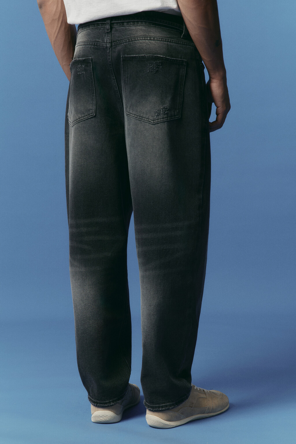 Джинсы-бананы со шнурком в поясе - цвет серый - 3