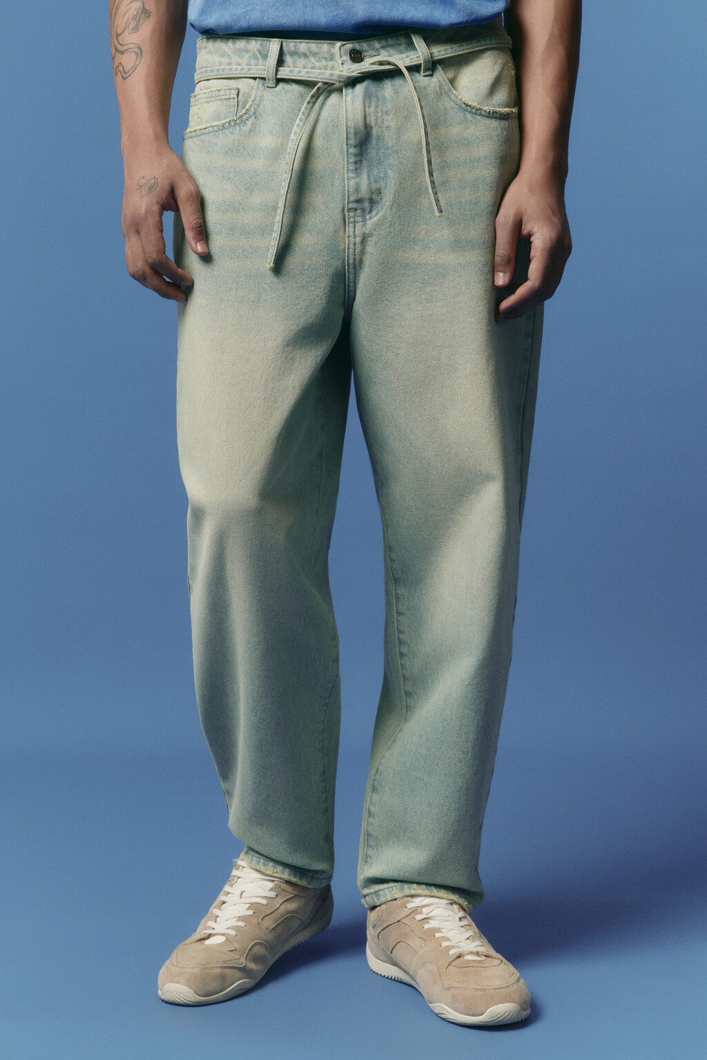 Джинсы-бананы со шнурком в поясе - цвет зеленый - 2