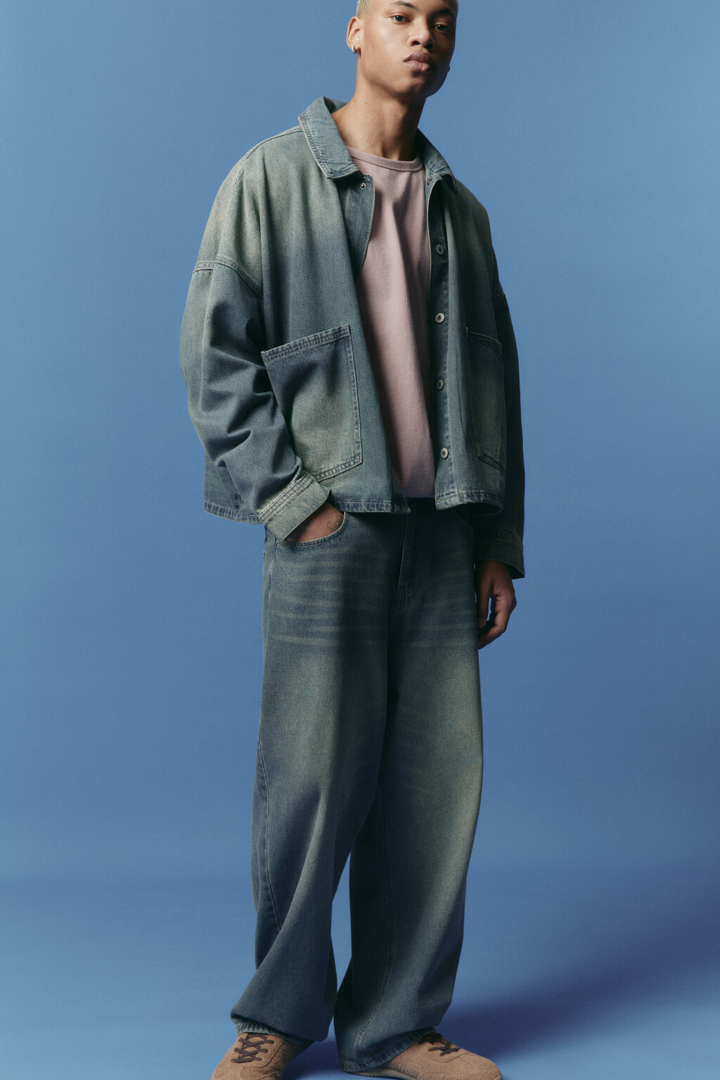 Джинсы широкие с вареным эффектом - цвет голубой - 2