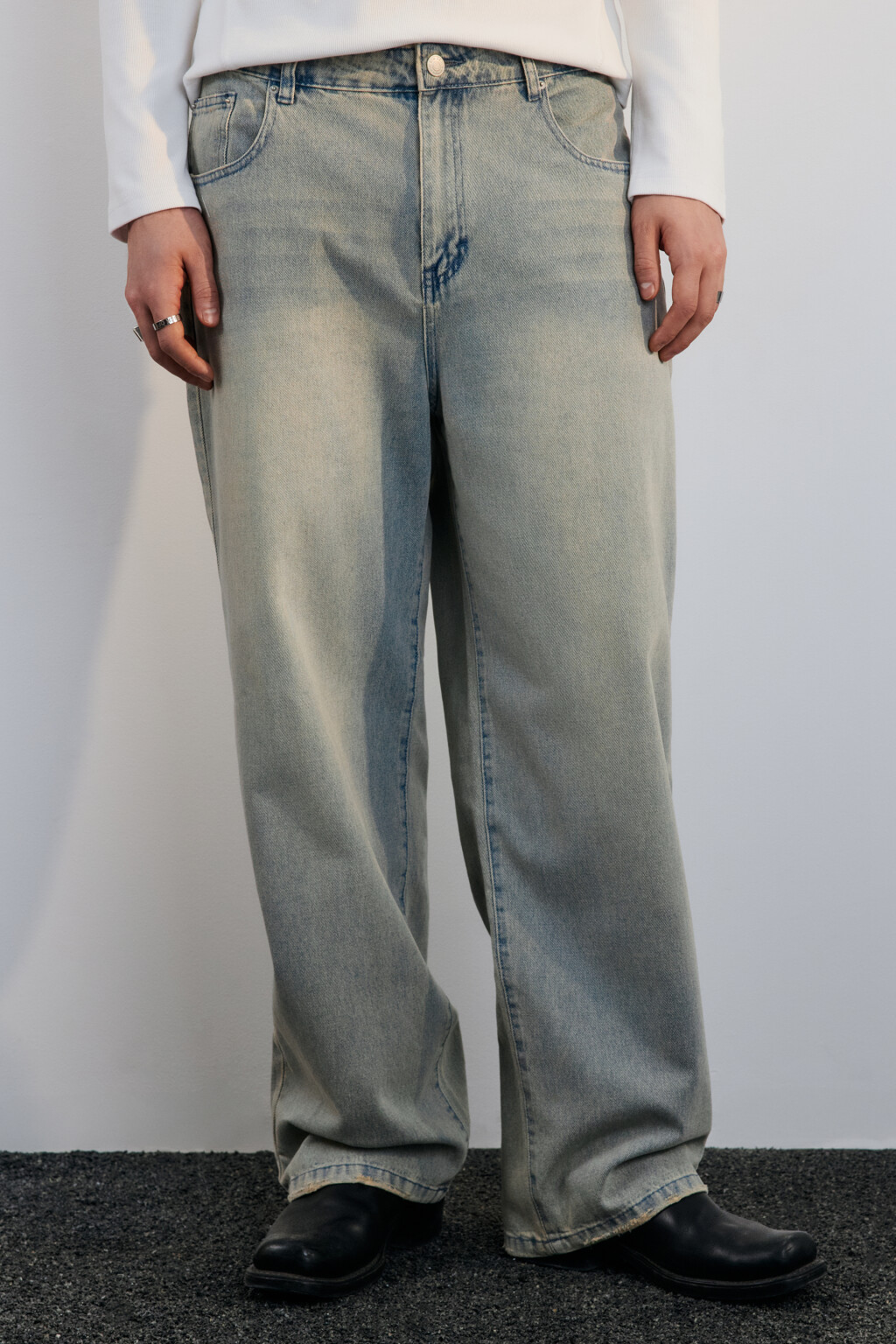 Джинсы широкие с эффектом масляной стирки - цвет голубой - 2