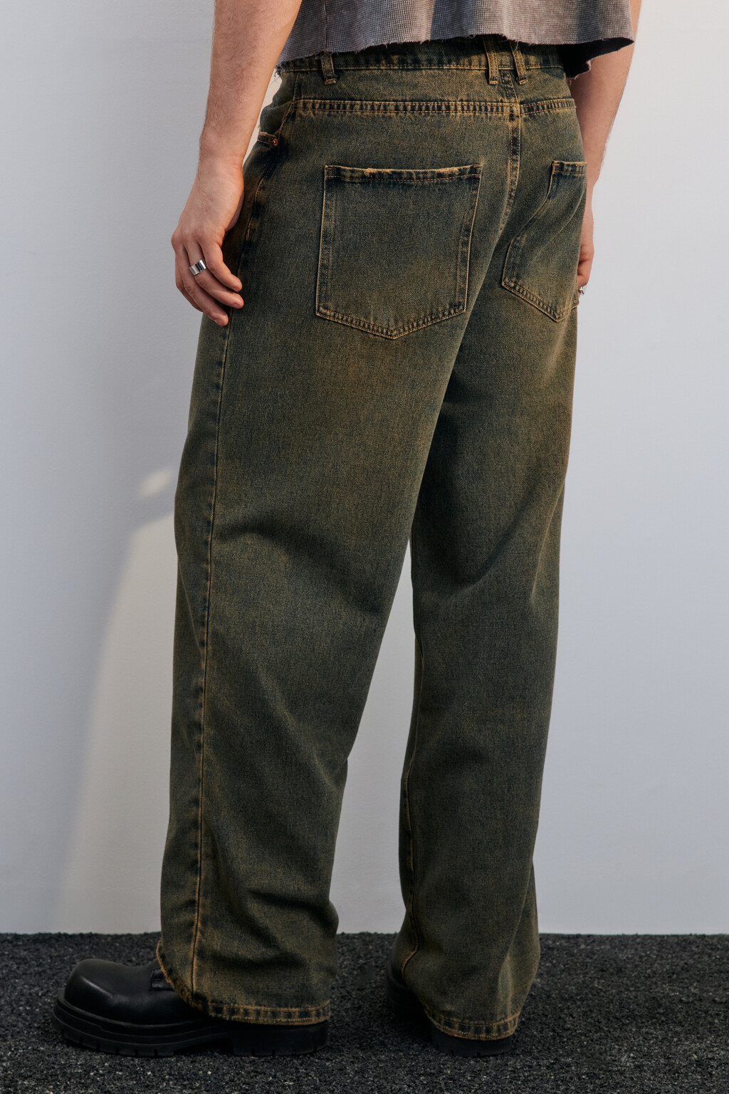 Джинсы широкие с эффектом масляной стирки - цвет голубой - 4