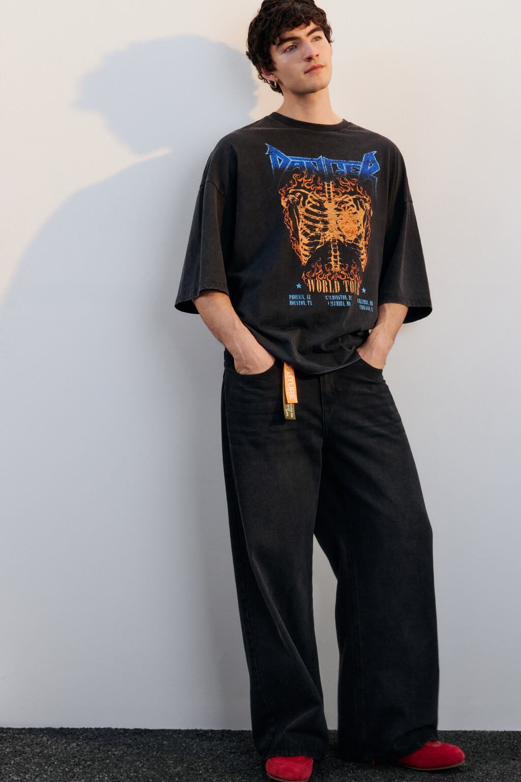 Джинсы широкие вареные с брелоком - цвет черный - 1