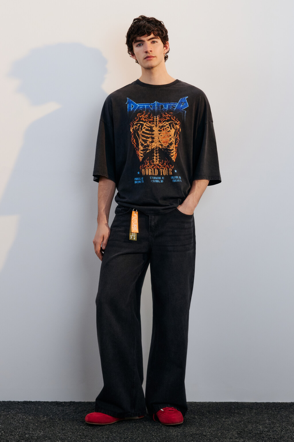 Джинсы широкие вареные с брелоком - цвет черный - 5